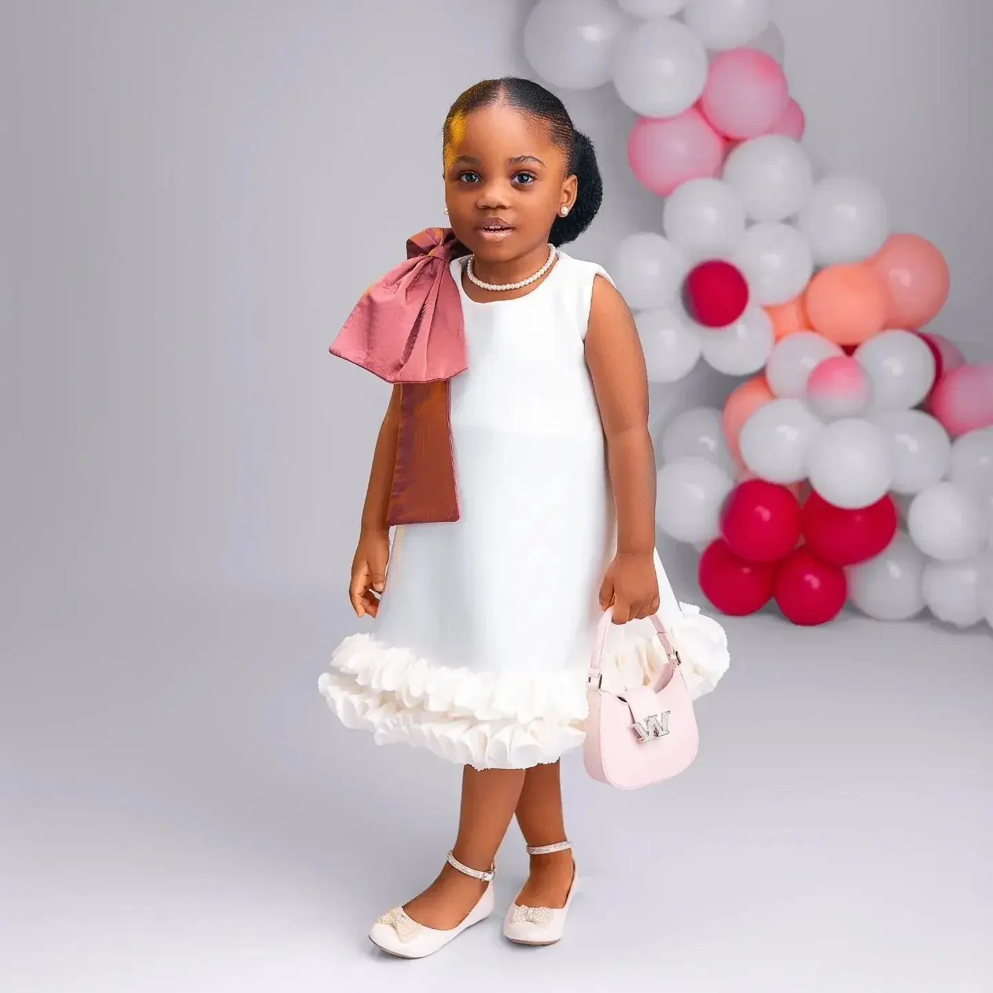 Белое платье с рюшами и бантом для девочек-цветочниц, первое рождественское платье, свадебное платье для девочек فساتينestes فساتينestes فات
Белое платье с рюшами и бантом для девочек-цветочниц, первое рождественское платье, свадебное платье для девочек فساتينestes فساتينestes فات