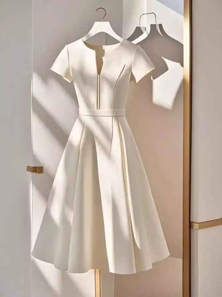 Fashion Elegant Long Dresses Pleated V Neck Short Sleeve Slim Waist Solid Color Dress 2025 Summer New Design Women's Clothing
Fashion Elegant Long Dresses Pleated V Neck Short Sleeve Slim Waist Solid Color Dress 2025 Summer New Design Women's Clothing