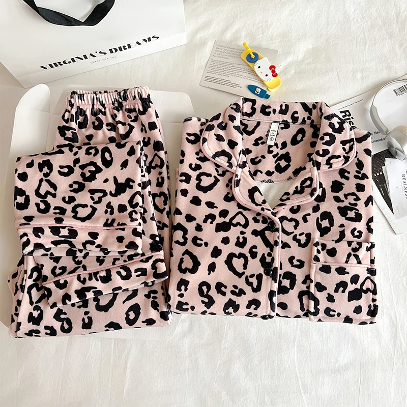 Пижамные комплекты для пар, женская ночная одежда из смесового полиэстера, женская одежда из ткани, устойчивой к сминанию, для путешествий, с круглым вырезом, с короткими рукавами, до колена
Пижамные комплекты для пар, женская ночная одежда из смесового полиэстера, женская одежда из ткани, устойчивой к сминанию, для путешествий, с круглым вырезом, с короткими рукавами, до колена