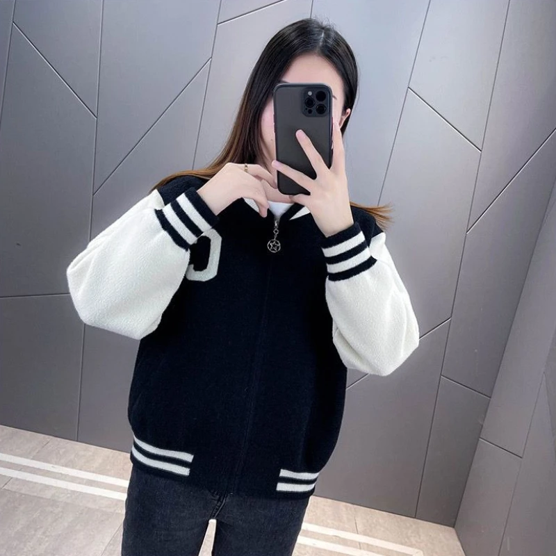 Retro Vintage Women's Short Wool Coat Cardigan Sporty Jacket 2025 New Season Color Block Design
Retro Vintage Women's Short Wool Coat Cardigan Sporty Jacket 2025 New Season Color Block Design