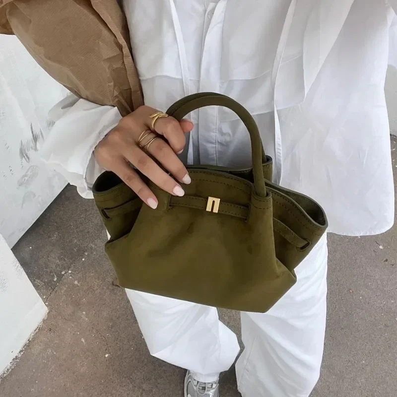 2024 Luxury Internet Celebrity Belt Buckle Handbag, Tote Bag, Matte Suede Leather Frosted Suede Dumpling Tote Women's Bag
2024 Luxury Internet Celebrity Belt Buckle Handbag, Tote Bag, Matte Suede Leather Frosted Suede Dumpling Tote Women's Bag