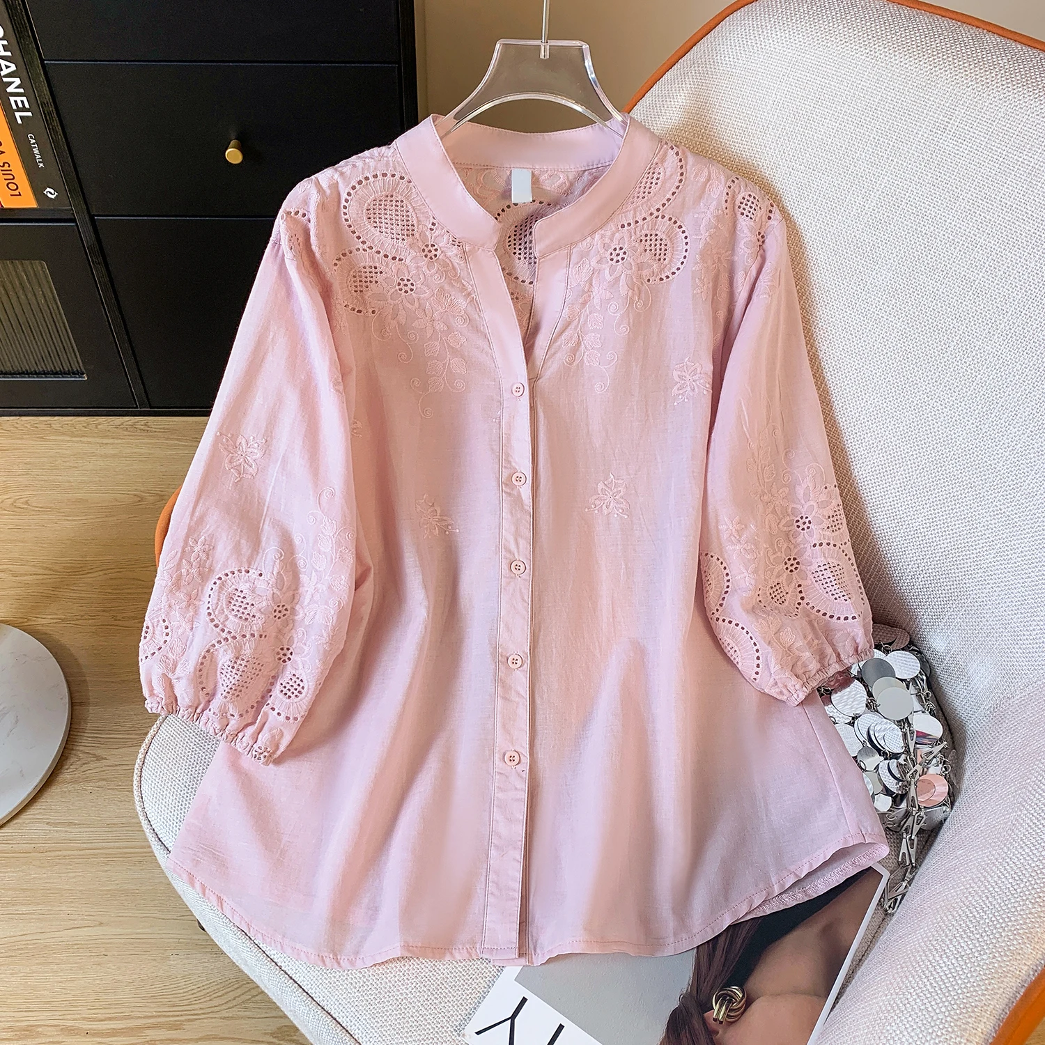 Loose Women's Summer Shirt Large Size Short Sleeve Hollow out Design Four-Button Closure Casual Style Artistic Commute Style
Loose Women's Summer Shirt Large Size Short Sleeve Hollow out Design Four-Button Closure Casual Style Artistic Commute Style