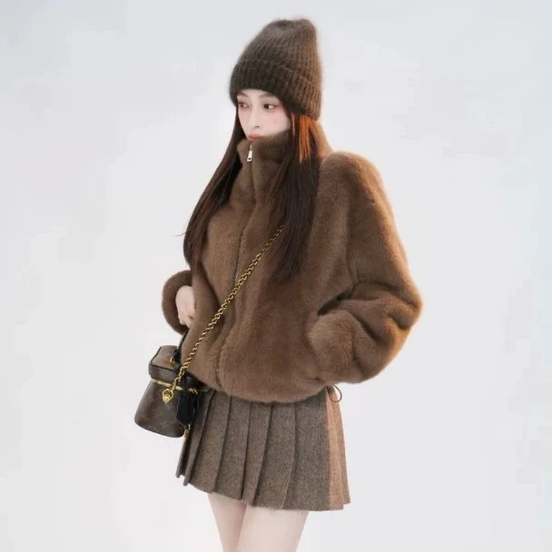 Женская осенне-зимняя новая шуба из искусственного норки с длинным рукавом на молнии, теплая меховая куртка
Женская осенне-зимняя новая шуба из искусственного норки с длинным рукавом на молнии, теплая меховая куртка