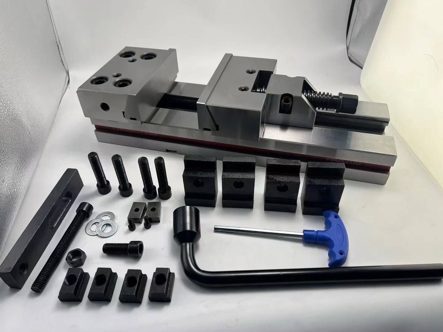 High Precision Manual Drive CNC Modular Vise Tool GT Vise GT175 GT200 Milling Vice With Bearing Core Components
High Precision Manual Drive CNC Modular Vise Tool GT Vise GT175 GT200 Milling Vice With Bearing Core Components