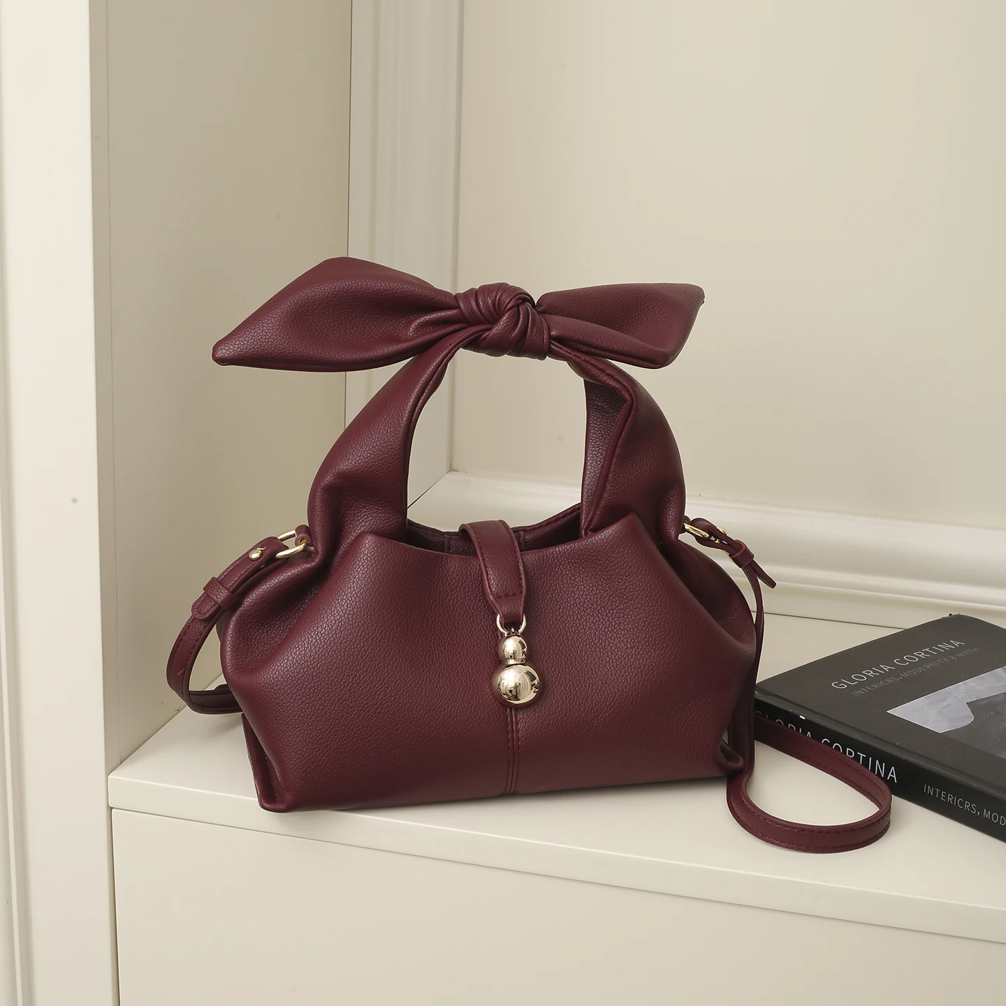 French Niche Hundred Pure Handbag Trend Commuting Bag Fashion Cloud Shoulder Bag Ladies Retro Crossbody PU Material Wrist Bag
French Niche Hundred Pure Handbag Trend Commuting Bag Fashion Cloud Shoulder Bag Ladies Retro Crossbody PU Material Wrist Bag