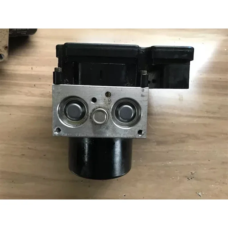 For VW AMAROK ABS PUMP 2H0907379M 10.0929-0344.3 2H0614517H 10.0212-0868.4 CTA
For VW AMAROK ABS PUMP 2H0907379M 10.0929-0344.3 2H0614517H 10.0212-0868.4 CTA