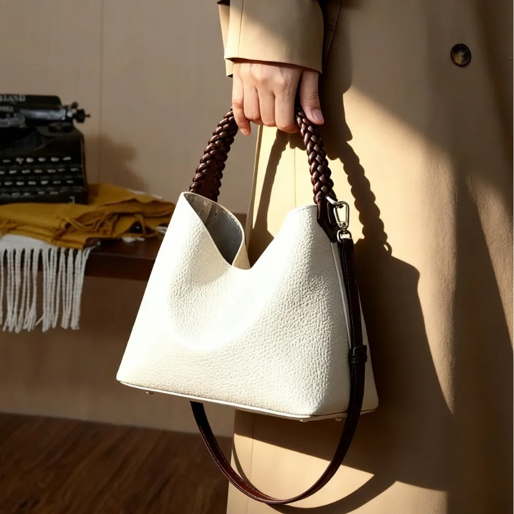 New Casual Children Mother Bucket Handbag Fashionable Versatile Single Shoulder Crossbody Bag Armpit Unique Texture Simple
New Casual Children Mother Bucket Handbag Fashionable Versatile Single Shoulder Crossbody Bag Armpit Unique Texture Simple