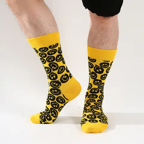 1 Pair Of Joyful Smiley Pattern, Fashionable And Trendy Unisex Mid-calf Socks, Suit For All Seasons