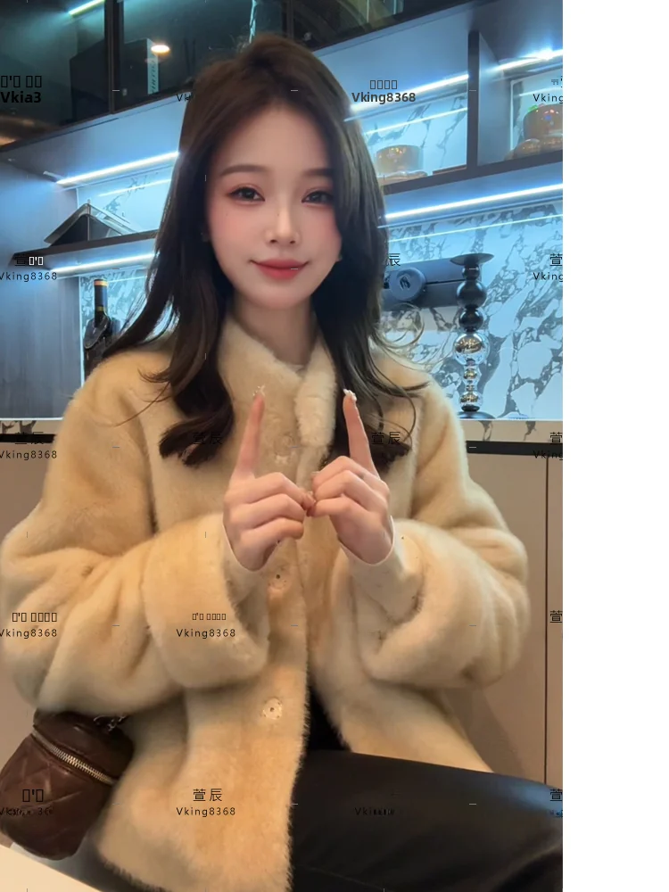 Xuanxuanchen Pure Vegetarian Autumn Winter Luxury Faionable Women's Coat Sli High-End Feeling Fur Coat 9520
Xuanxuanchen Pure Vegetarian Autumn Winter Luxury Faionable Women's Coat Sli High-End Feeling Fur Coat 9520