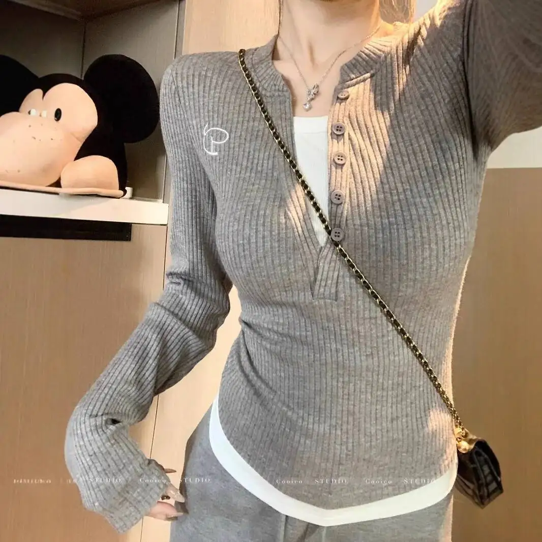 Women's Base Layer Sweater 2025 Autumn New Fake Two Piece Long Sleeve T Shirt Retro Slim Fit Slimming Crop Top Undershirt
Women's Base Layer Sweater 2025 Autumn New Fake Two Piece Long Sleeve T Shirt Retro Slim Fit Slimming Crop Top Undershirt