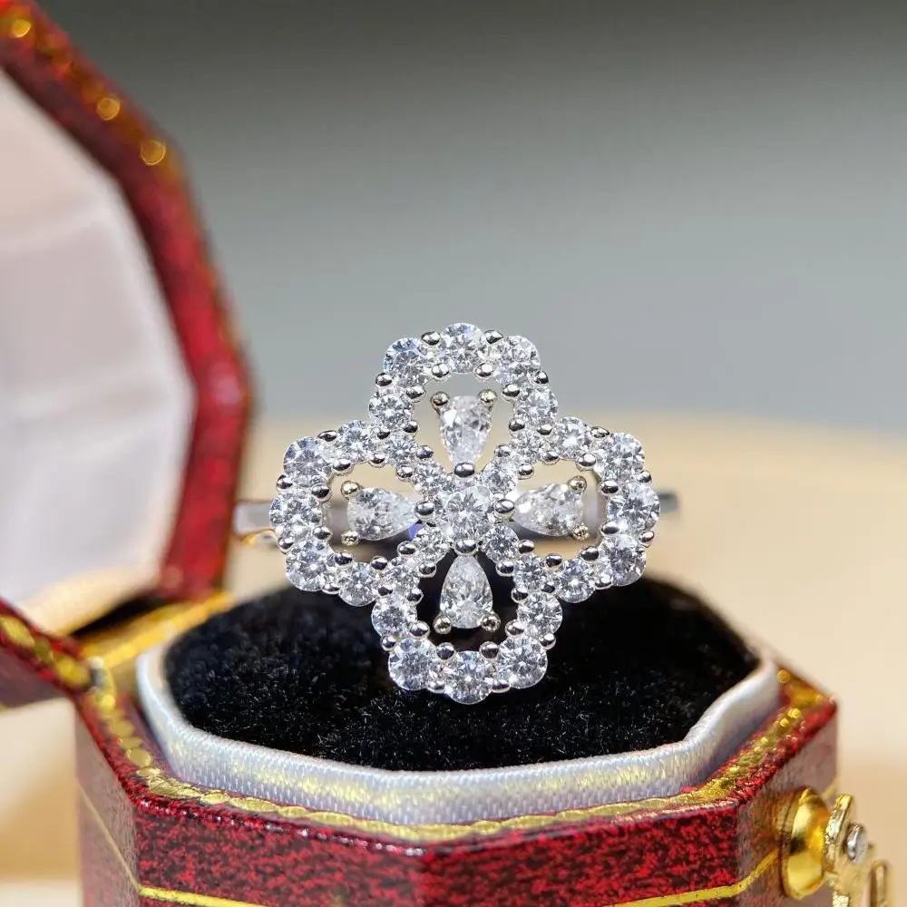 S925 sterling silver four-leaf clover ring inlaid with zircon high carbon diamond light luxury women's high-end jewelry
S925 sterling silver four-leaf clover ring inlaid with zircon high carbon diamond light luxury women's high-end jewelry