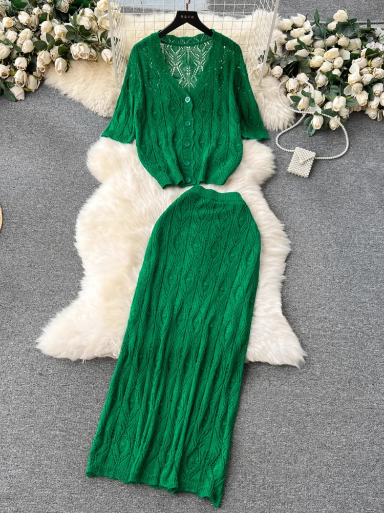 Korean Casual Set Solid Single breasted Knit T-shirt Cardigan Versatile Elastic High Waist Maxi Skirt Fashion 2-piece Set Trendy
Korean Casual Set Solid Single breasted Knit T-shirt Cardigan Versatile Elastic High Waist Maxi Skirt Fashion 2-piece Set Trendy