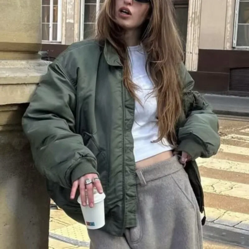 2025 Autumn New Women's Collared Bomber Jacket Cotton Outerwear Large Pocket Detail Warm Windproof Design Daily Wear Tops
2025 Autumn New Women's Collared Bomber Jacket Cotton Outerwear Large Pocket Detail Warm Windproof Design Daily Wear Tops