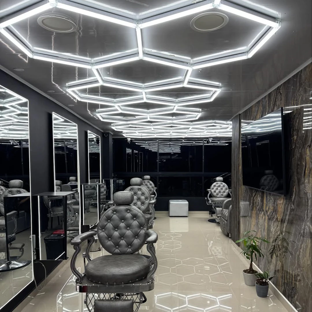 Barbershop LED Ceiling Light Hexagon Garage Light 110V-220V Honeycomb Led Tube Lighting For Car Detailing Store Gym Illumination
Barbershop LED Ceiling Light Hexagon Garage Light 110V-220V Honeycomb Led Tube Lighting For Car Detailing Store Gym Illumination