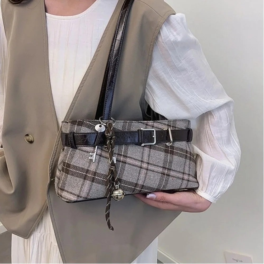 Fashion Handbag Boho Shoulder Bag Plaid Lightweight Tote Bag Bell Pendant Women's Bag Women
Fashion Handbag Boho Shoulder Bag Plaid Lightweight Tote Bag Bell Pendant Women's Bag Women