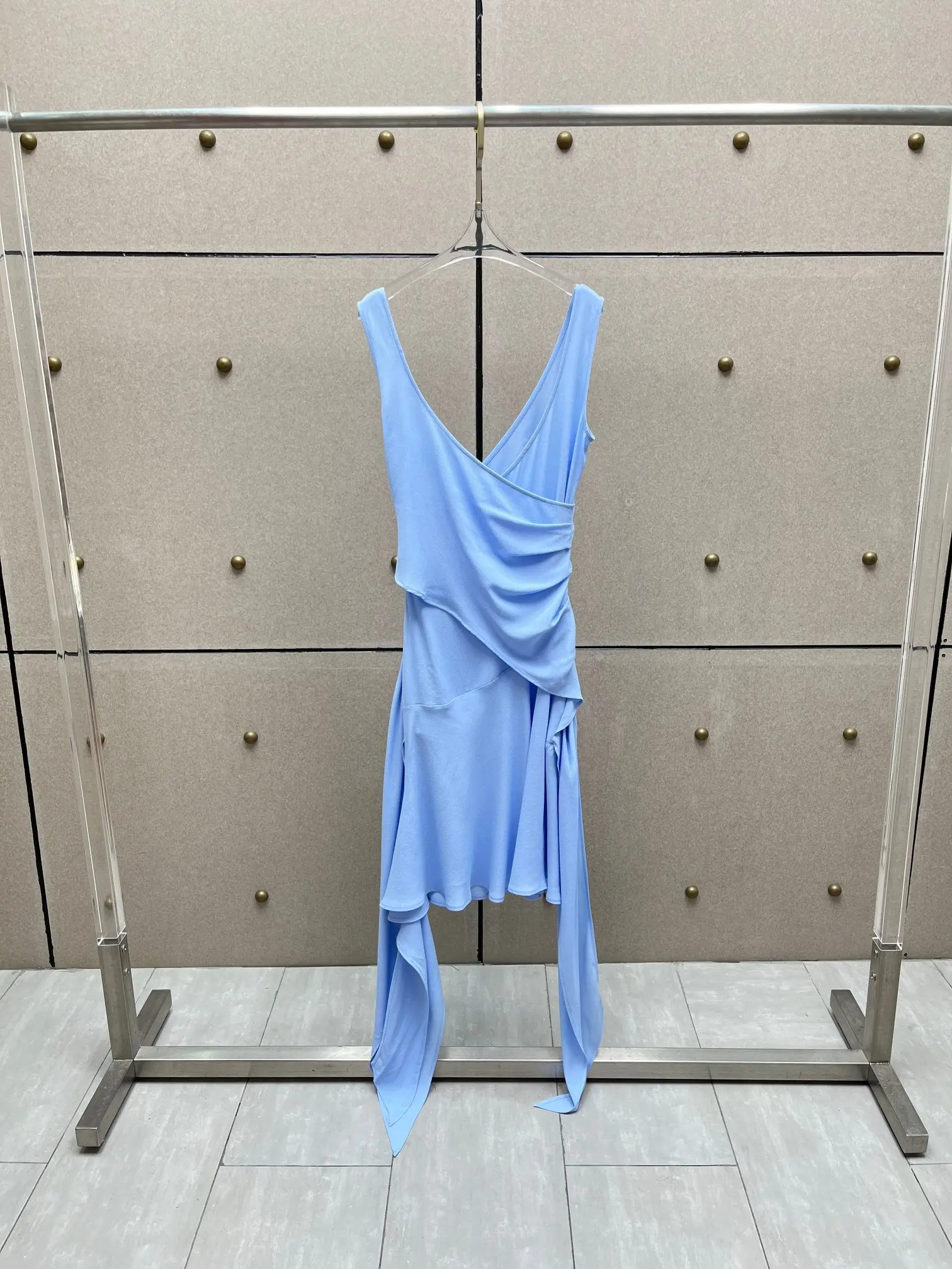 Asymmetric dress, stylish V-neck flowing mini women's casual dresses, 2026 summer new style
Asymmetric dress, stylish V-neck flowing mini women's casual dresses, 2026 summer new style