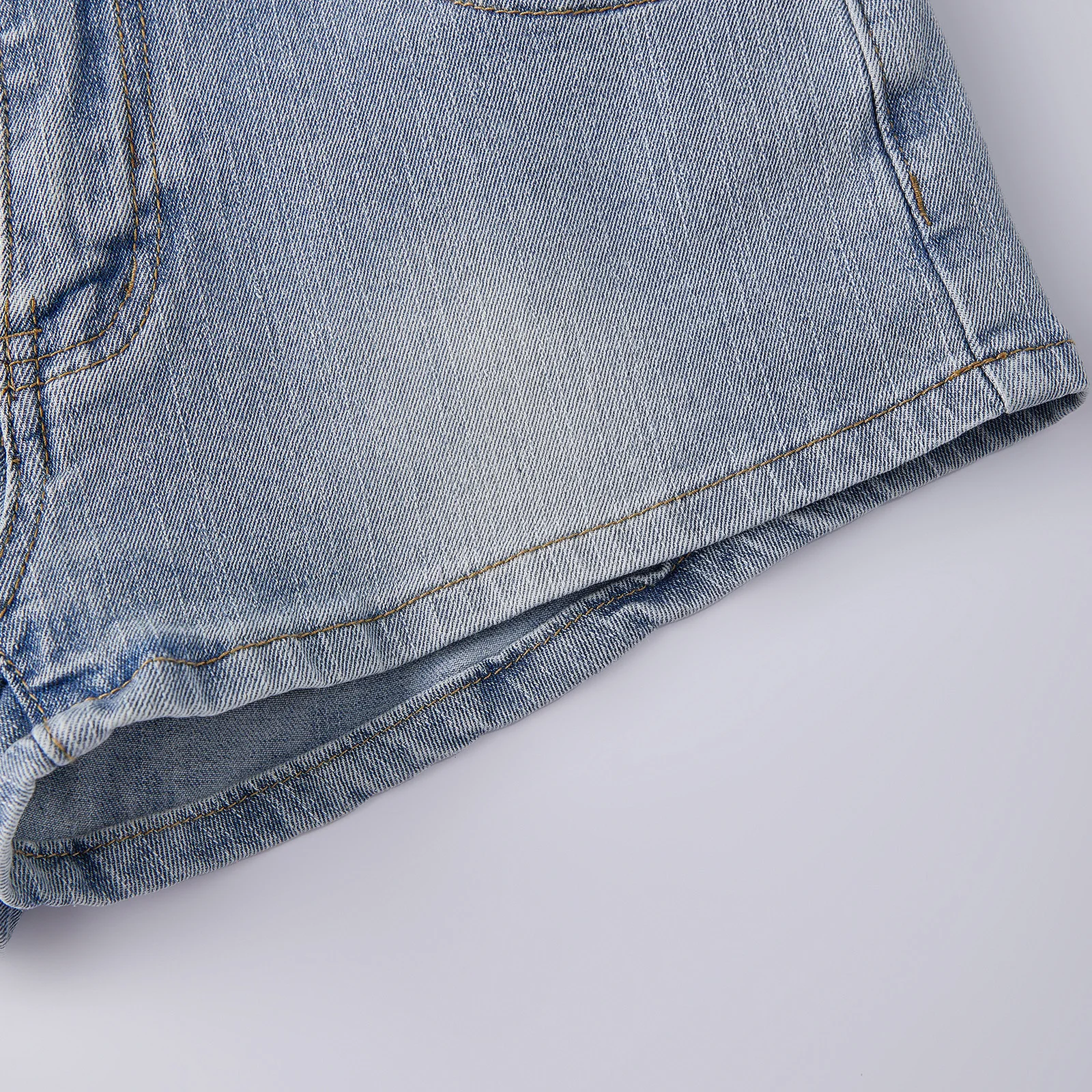 Women s High Waisted Distressed Denim Shorts in Dark Wash with Frayed Hem and Classic 5-Pocket Design for Casual Wear
Women s High Waisted Distressed Denim Shorts in Dark Wash with Frayed Hem and Classic 5-Pocket Design for Casual Wear