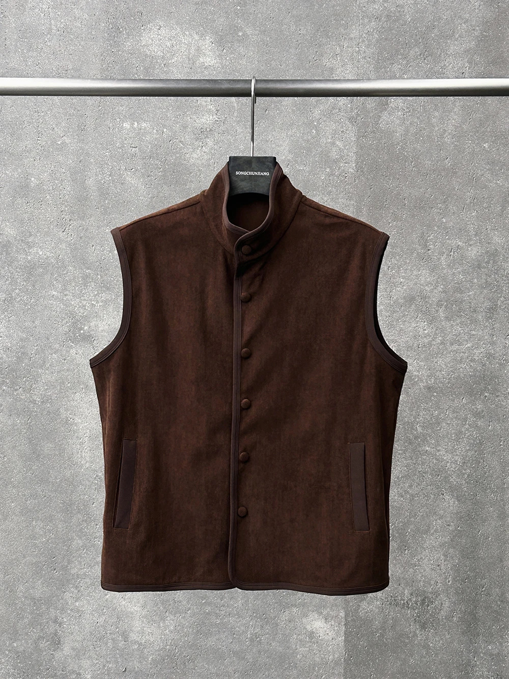 Men's Suede Stand Collar Vest Spring 2026 Casual Style Versatile Commute Fashion Outerwear Top High-End Feel All-Match
Men's Suede Stand Collar Vest Spring 2026 Casual Style Versatile Commute Fashion Outerwear Top High-End Feel All-Match