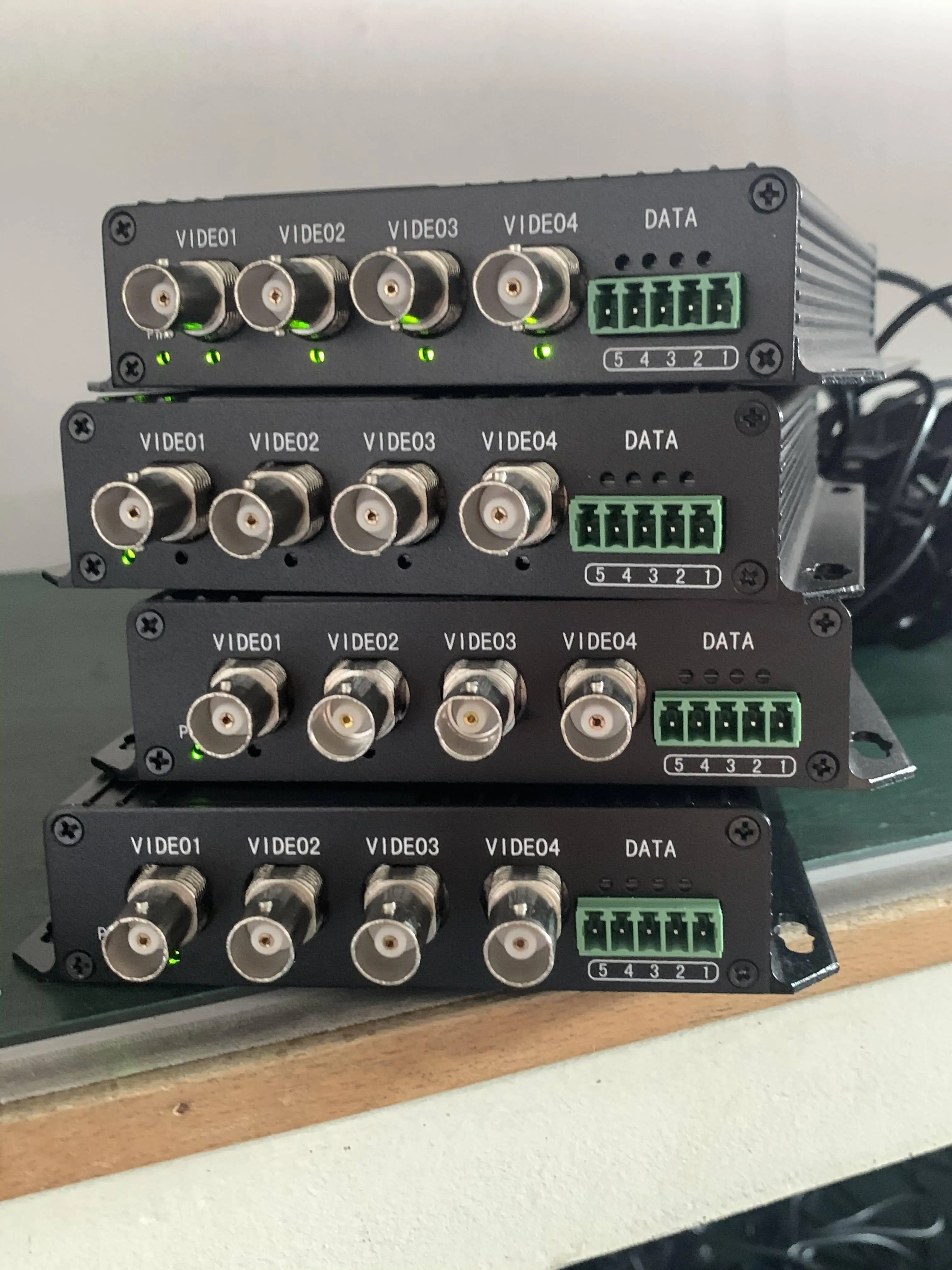 2026unique 4-Channel Standard Definition Analog BNC to Fiber with RS485 20KM Video Optic Converter
2026unique 4-Channel Standard Definition Analog BNC to Fiber with RS485 20KM Video Optic Converter