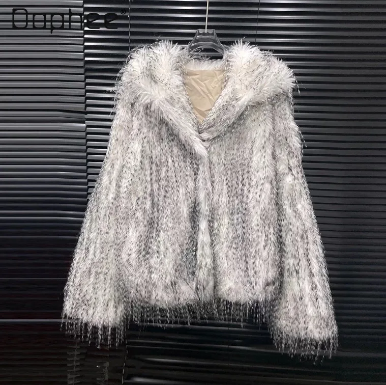 Korean Trendy Personality Gradient Tassel Plush Eco-Friendly Fur Coat Women Street Sweet Cool Hooded Thicken Warm Fur Integrated
Korean Trendy Personality Gradient Tassel Plush Eco-Friendly Fur Coat Women Street Sweet Cool Hooded Thicken Warm Fur Integrated
