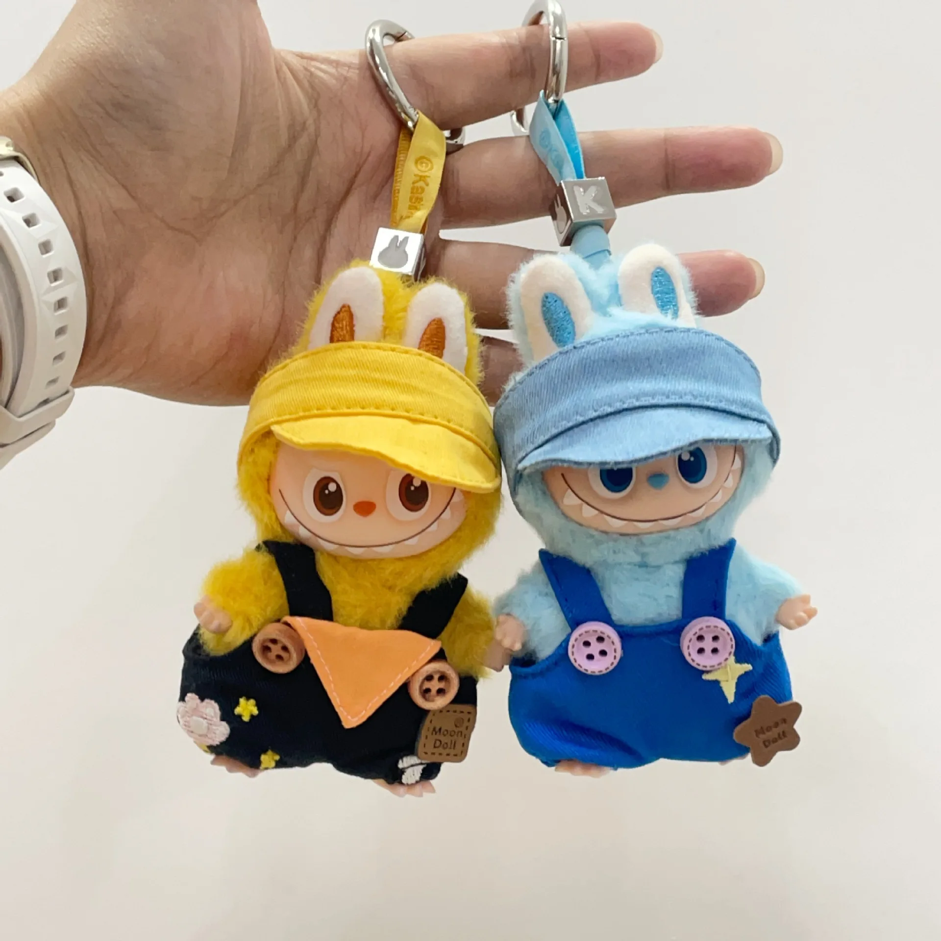 Labubu 4.0 Gen Mini Doll Bone Print Overalls Set Changeable Clothes Only No Doll Included Hanging Decor Outfit
Labubu 4.0 Gen Mini Doll Bone Print Overalls Set Changeable Clothes Only No Doll Included Hanging Decor Outfit