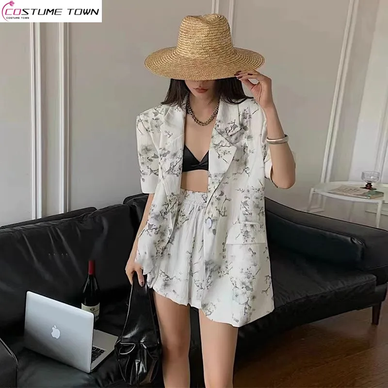 Spring and summer new style high-end ink printed suit jacket+high waist wide leg shorts two-piece set
Spring and summer new style high-end ink printed suit jacket+high waist wide leg shorts two-piece set