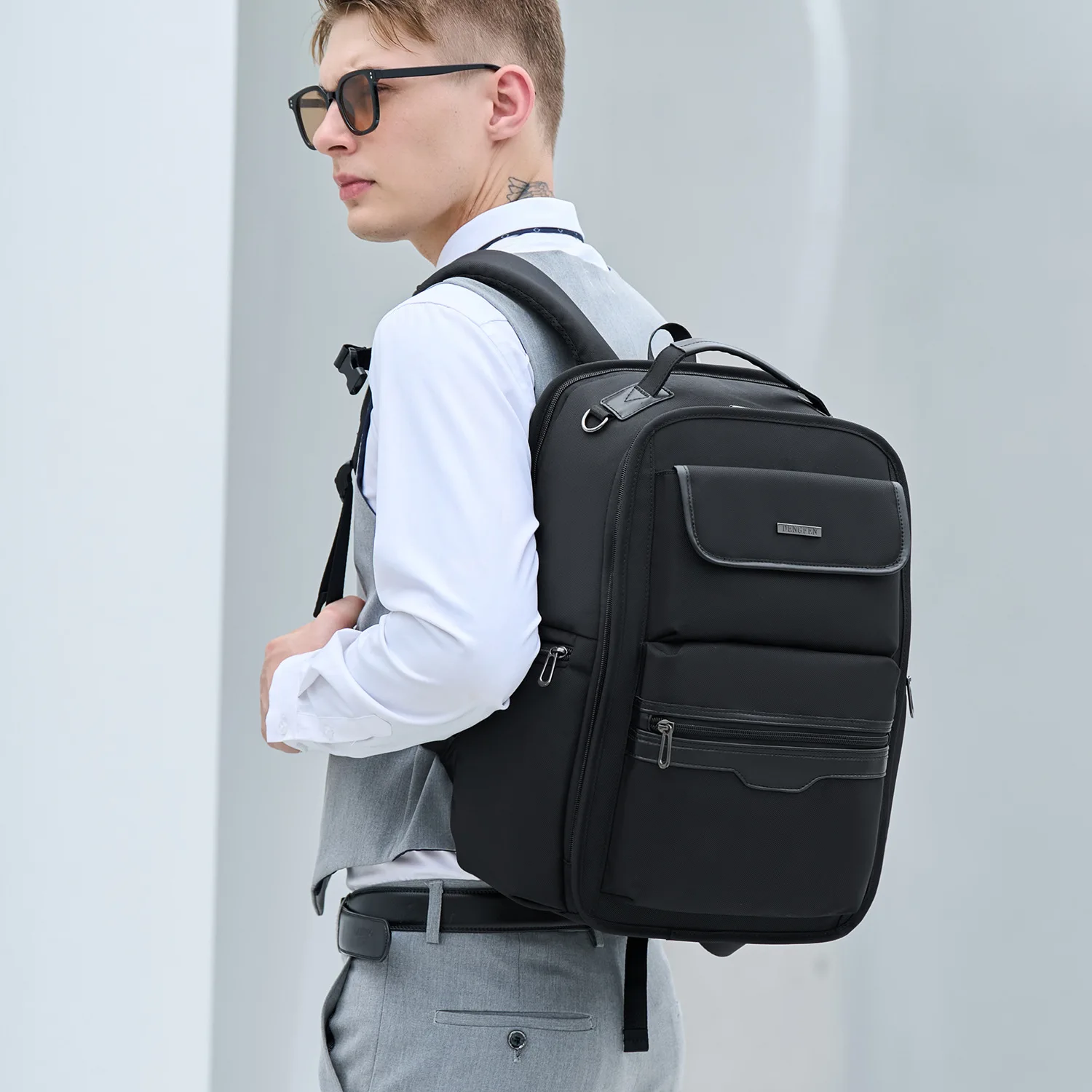 Men's Multi Functional Waterproof Backpack 15 Inch Laptop Backpack Large Capacity Outdoor Multi-component Oxford School Backpack 
Men's Multi Functional Waterproof Backpack 15 Inch Laptop Backpack Large Capacity Outdoor Multi-component Oxford School Backpack