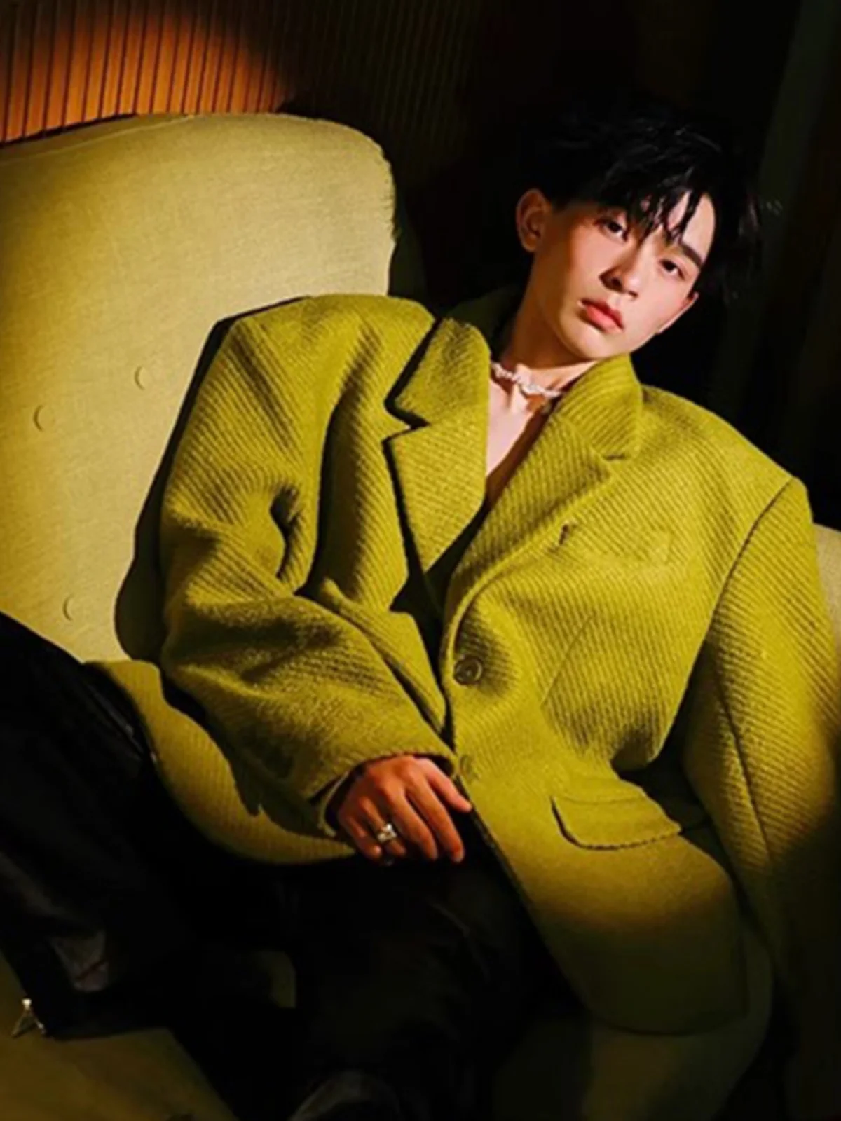 British Style Short Tailored Suit Jacket Men's Fashion Brand Shape Woolen Coat Shoulder Pad Decoration Casual Leisure Suit
British Style Short Tailored Suit Jacket Men's Fashion Brand Shape Woolen Coat Shoulder Pad Decoration Casual Leisure Suit