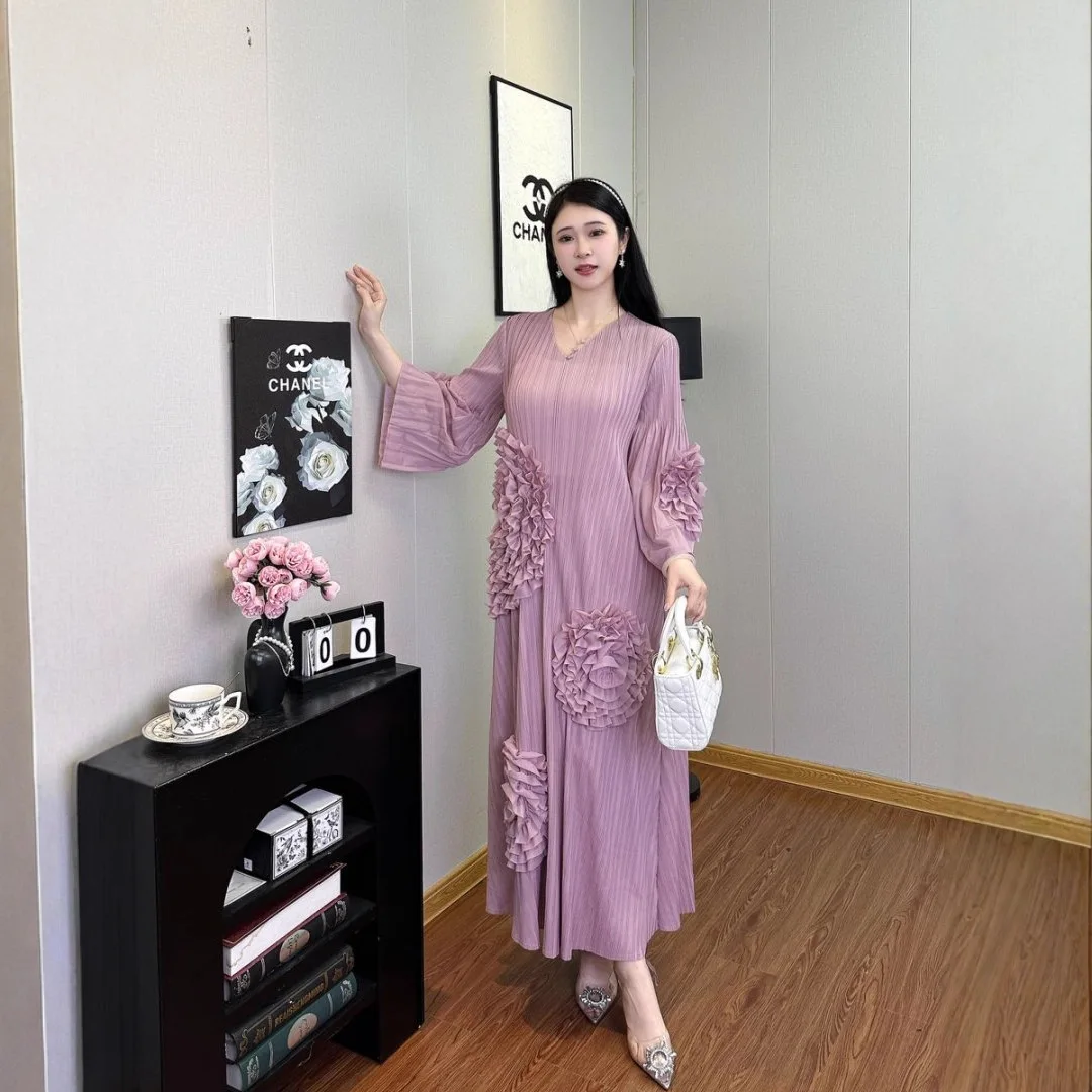 Miyake Fashion Pleated Fungus Dress Women V Neck Full Sleeve A Line Evening Party New 2025 Solid Color Female Dresses
Miyake Fashion Pleated Fungus Dress Women V Neck Full Sleeve A Line Evening Party New 2025 Solid Color Female Dresses