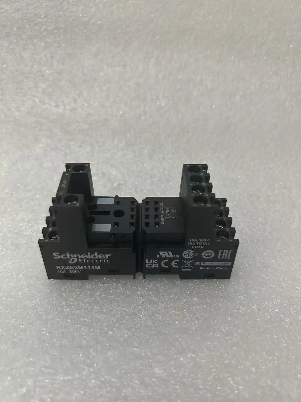 RXZE2M114M Socket, mixed contact, relay type RXM2 RXM4, connector connection, 250 V AC
RXZE2M114M Socket, mixed contact, relay type RXM2 RXM4, connector connection, 250 V AC