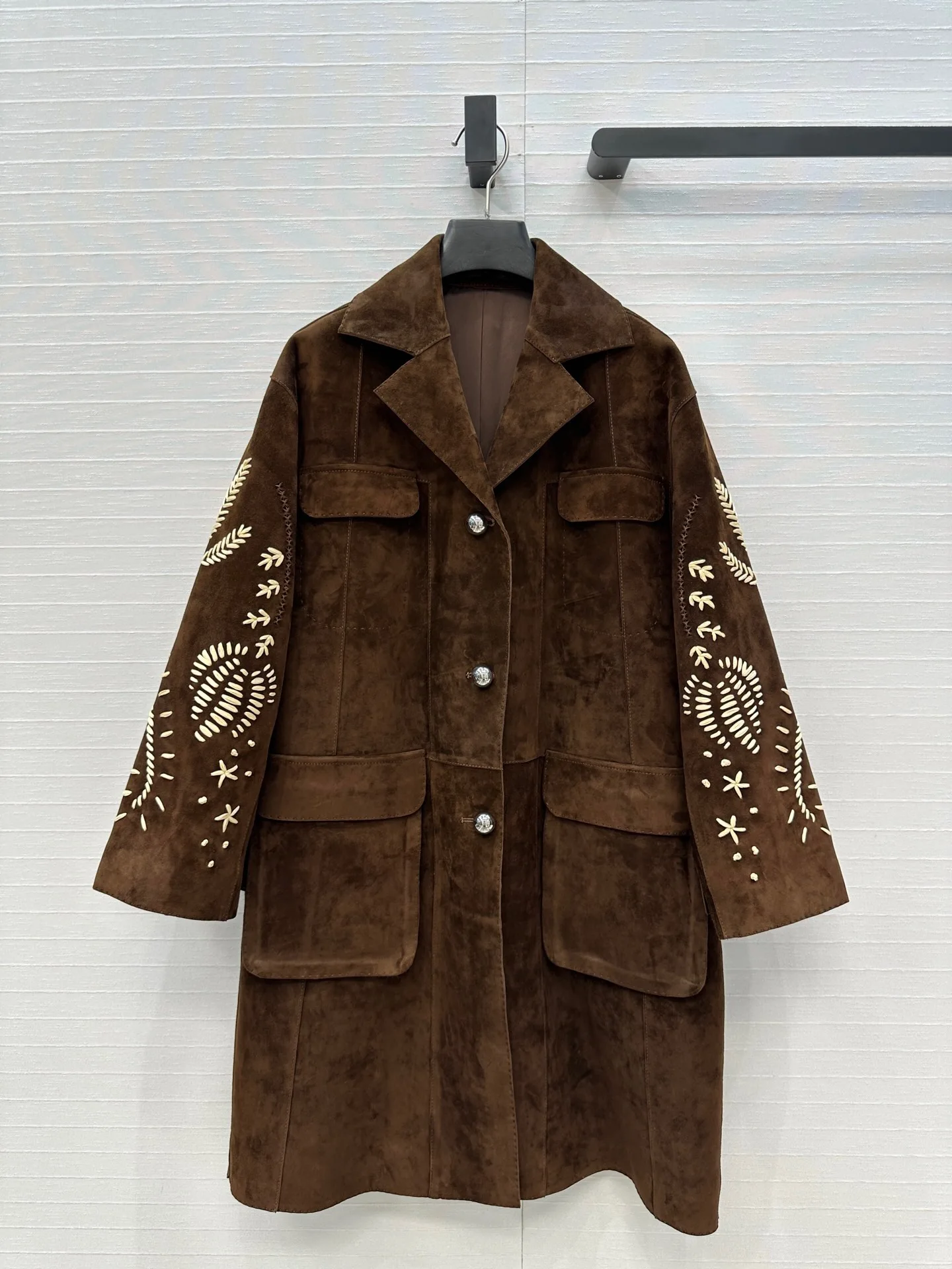 2025 Winter New Sheepskin Suede Brown Coat Khaki Fashion Ladies Grey Trench Long Elegant Women's Embroidered Chocolate Jacket
2025 Winter New Sheepskin Suede Brown Coat Khaki Fashion Ladies Grey Trench Long Elegant Women's Embroidered Chocolate Jacket