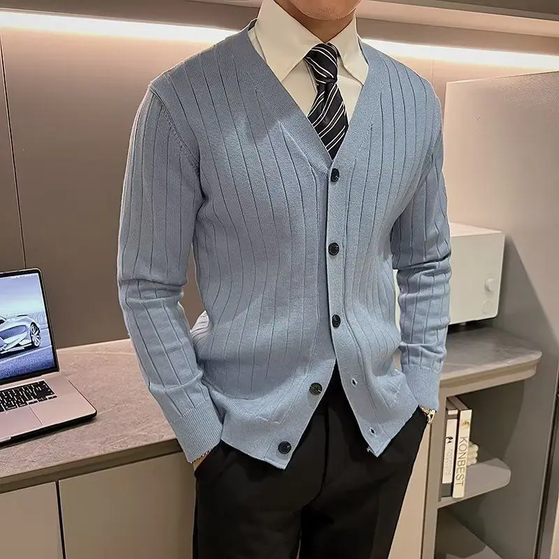 New Maillard Korean V-neck Knitted Cardigan Jacket Men's Sweater Japanese Retro Sweater Jacket Men
New Maillard Korean V-neck Knitted Cardigan Jacket Men's Sweater Japanese Retro Sweater Jacket Men