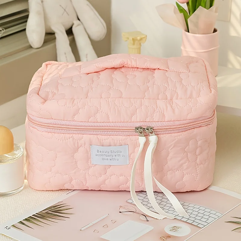 Simple Large Capacity Cosmetic Bag, Flower Quilted Makeup Organizer, Portable Handbag
Simple Large Capacity Cosmetic Bag, Flower Quilted Makeup Organizer, Portable Handbag