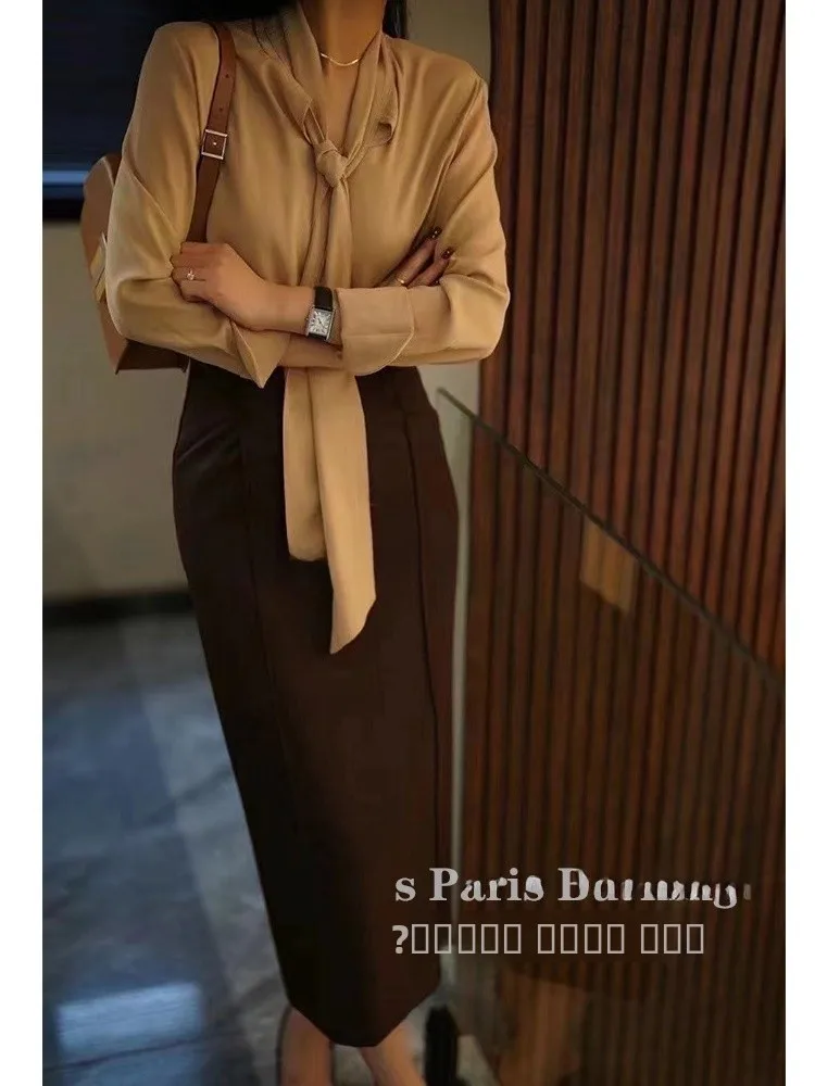 Женская юбка Ele с высокой талией и прямым кроем, для деловых поездок, дизайн Весна 2024, модная, премиум-качество
Женская юбка Ele с высокой талией и прямым кроем, для деловых поездок, дизайн Весна 2024, модная, премиум-качество