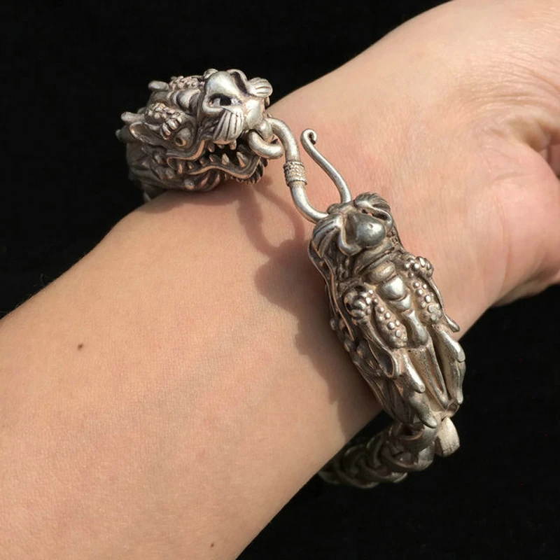 Exquisite Tibetan Silver Dragon Amulet Bracelet - Handcrafted Auspicious Symbol Collectible
Exquisite Tibetan Silver Dragon Amulet Bracelet - Handcrafted Auspicious Symbol Collectible