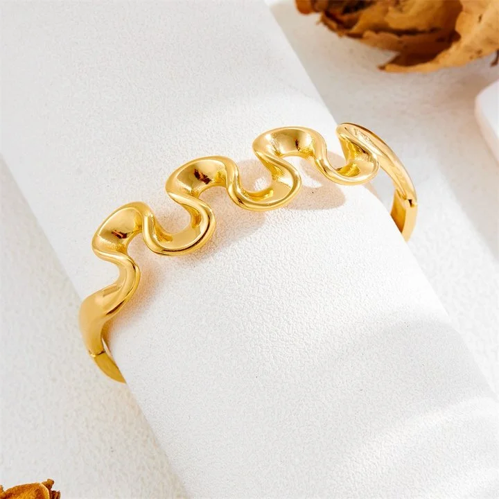 High Quality Stainless Steel Jewelry Bracelet with Stylish Wave Motif Ensuring Long lasting Use Ideal for Dropshipping Business
High Quality Stainless Steel Jewelry Bracelet with Stylish Wave Motif Ensuring Long lasting Use Ideal for Dropshipping Business