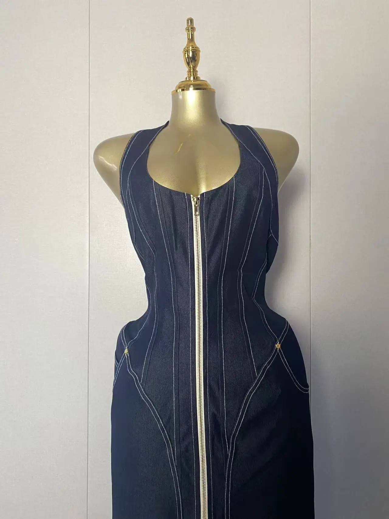 2025 New Women Luxury Sleeveless bACKLESS Zipper Denim Blue Dress 2025 Elegant Evening Club Luxury Birthday Party Dresses 
2025 New Women Luxury Sleeveless bACKLESS Zipper Denim Blue Dress 2025 Elegant Evening Club Luxury Birthday Party Dresses