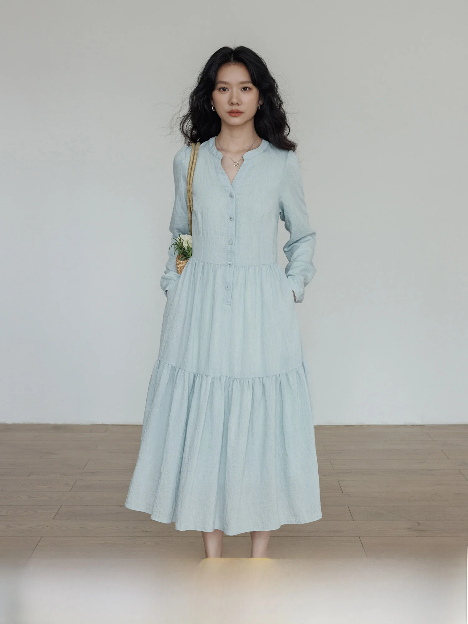 Spring V-Neck Linen Blend Casual Shirt Dress Women's Blue Design Loose Commute Long Dress Artistic Style A-Line Skirt
Spring V-Neck Linen Blend Casual Shirt Dress Women's Blue Design Loose Commute Long Dress Artistic Style A-Line Skirt