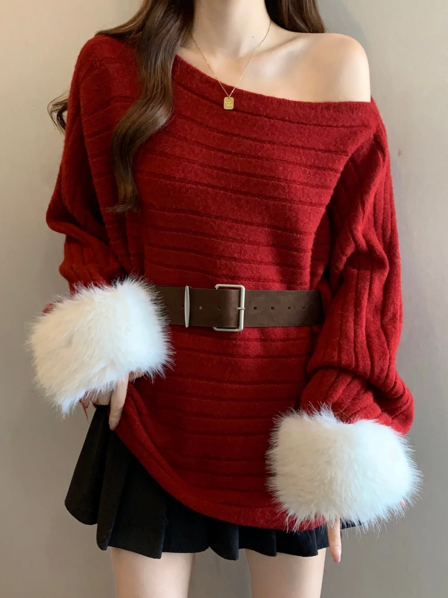 Red Shoulder-baring Knitted Sweater Women's Spring Autumn plus Size Slimming Belted Waist Slant Collar Furry Patchwork Top
Red Shoulder-baring Knitted Sweater Women's Spring Autumn plus Size Slimming Belted Waist Slant Collar Furry Patchwork Top