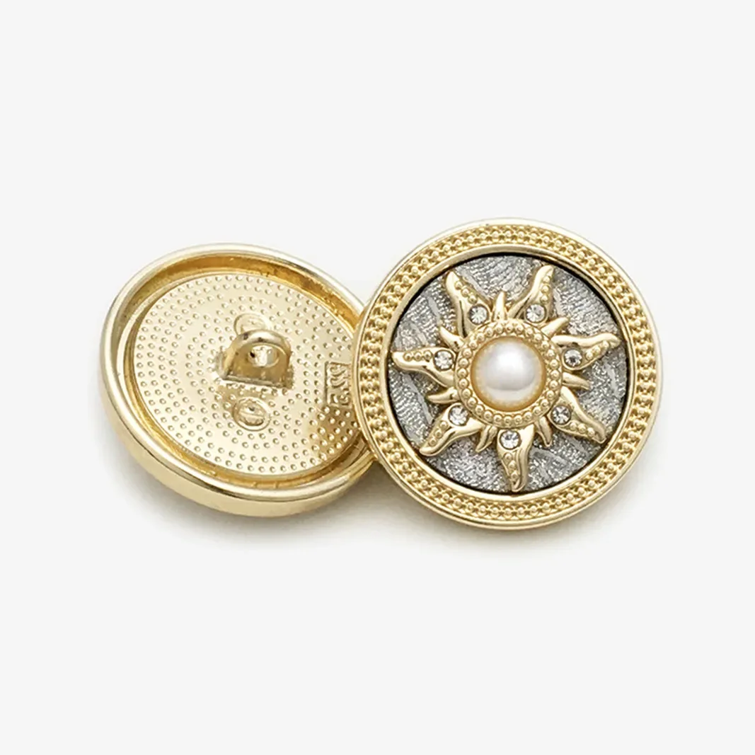 10PCS Of New Luxury Elegant Glittering Sunflower Pearl Diamond Button DIY Coat Suit Decorative Buckle
10PCS Of New Luxury Elegant Glittering Sunflower Pearl Diamond Button DIY Coat Suit Decorative Buckle