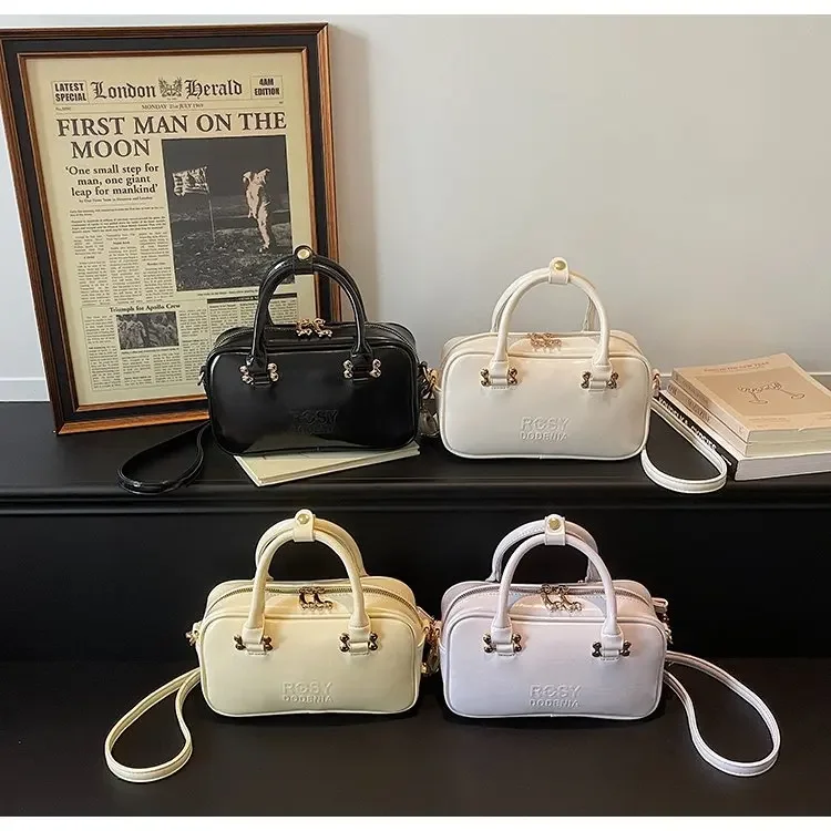 2026 New Versatile Fashion Solid Color Handbag Shoulder Bag Simple Daily Commuter Versatile Convenient Messenger Bag
2026 New Versatile Fashion Solid Color Handbag Shoulder Bag Simple Daily Commuter Versatile Convenient Messenger Bag