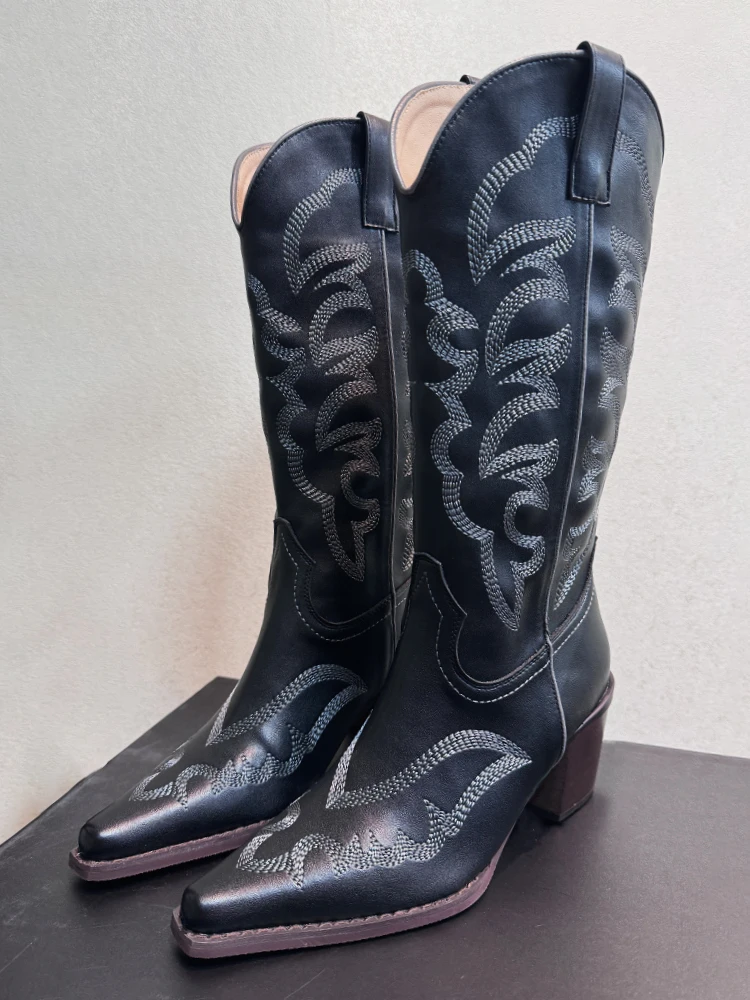 Retro Embroidered High Heel Western Cowboy Boots Fashionable High Tube Large Size Leather Boots Spring Summer Autumn Winter
Retro Embroidered High Heel Western Cowboy Boots Fashionable High Tube Large Size Leather Boots Spring Summer Autumn Winter
