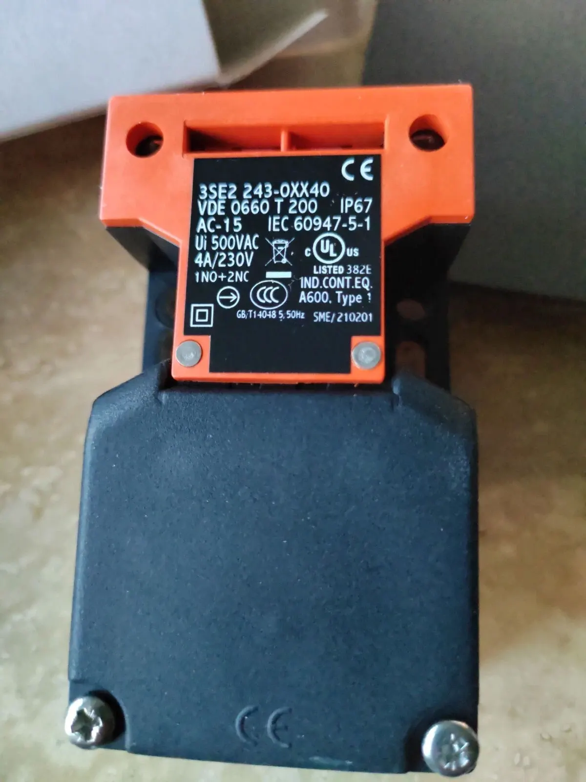 Абсолютно новый 3SE2243-0XX 3SE2243-0XX18 3SE2243-0XX30 3SE2243-0XX40, гарантия один год
Абсолютно новый 3SE2243-0XX 3SE2243-0XX18 3SE2243-0XX30 3SE2243-0XX40, гарантия один год