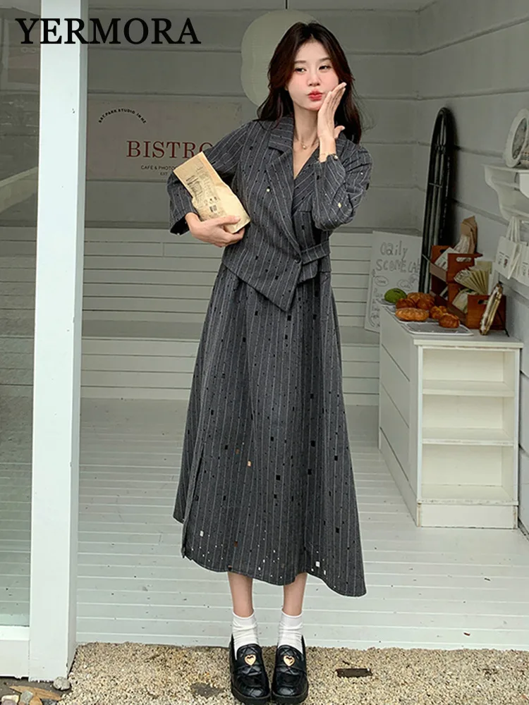 YERMORA Women Gray Belt Hole Button Casual Blazer Dress Lapel Long Sleeve Loose Fit Fashoin Tide Spring Summer 2025 New A727
YERMORA Women Gray Belt Hole Button Casual Blazer Dress Lapel Long Sleeve Loose Fit Fashoin Tide Spring Summer 2025 New A727