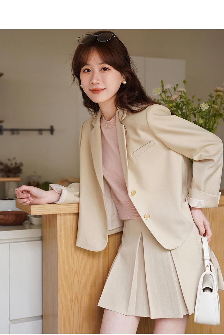Classic Double-Breasted Blazer with Straight Shoulders and Pleated A-Line Skirt Set ,Stylish and Slimming Two-Piece Outfit
Classic Double-Breasted Blazer with Straight Shoulders and Pleated A-Line Skirt Set ,Stylish and Slimming Two-Piece Outfit