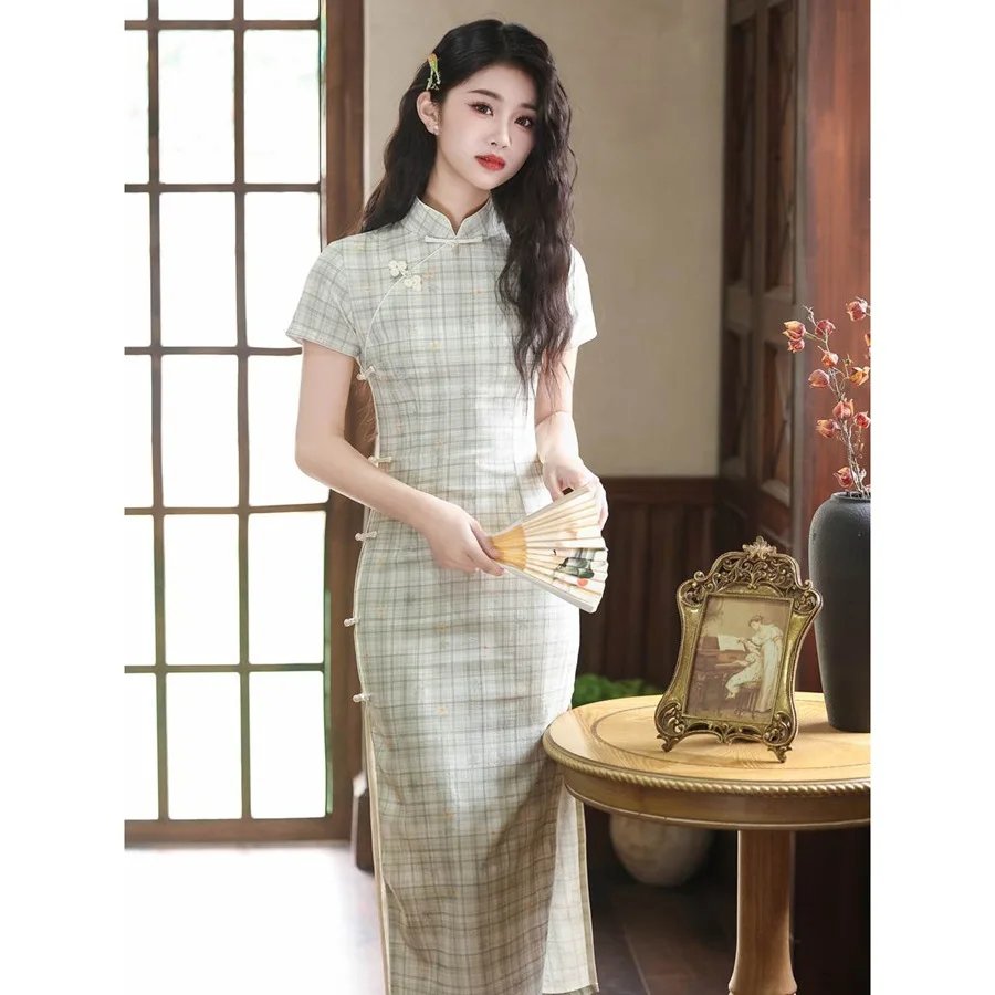 Yourqipao New Chinese Traditional Retro Improved Grid Cheongsam 2026 Spring and Summer Slim and High-end Qipao Skirt
Yourqipao New Chinese Traditional Retro Improved Grid Cheongsam 2026 Spring and Summer Slim and High-end Qipao Skirt