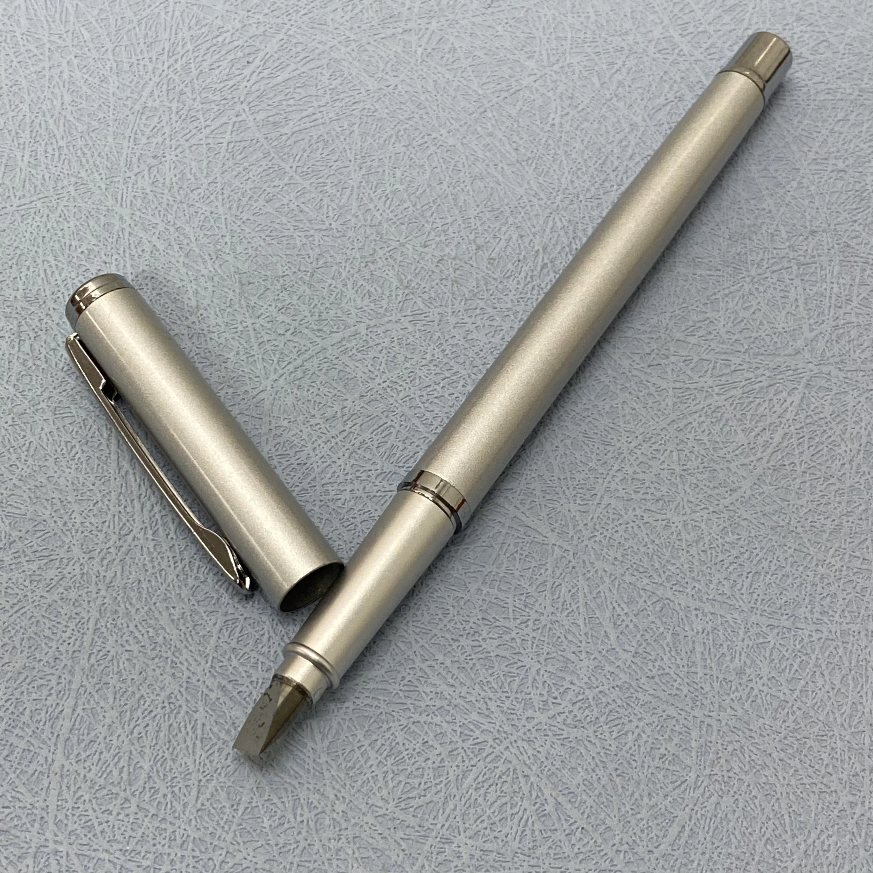 High Quality Tungsten steel Pen type fiber cleaver Fiber cleaving pen Fiber scribing pen Fiber cutting pen 1 PCS 
High Quality Tungsten steel Pen type fiber cleaver Fiber cleaving pen Fiber scribing pen Fiber cutting pen 1 PCS