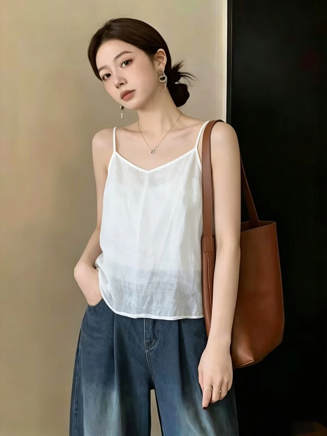 Summer Women's Sleeveless round Neck Vest Top Large Size Retro Style Casual Inner Wear Base Shirt Stand Collar Tunic
Summer Women's Sleeveless round Neck Vest Top Large Size Retro Style Casual Inner Wear Base Shirt Stand Collar Tunic