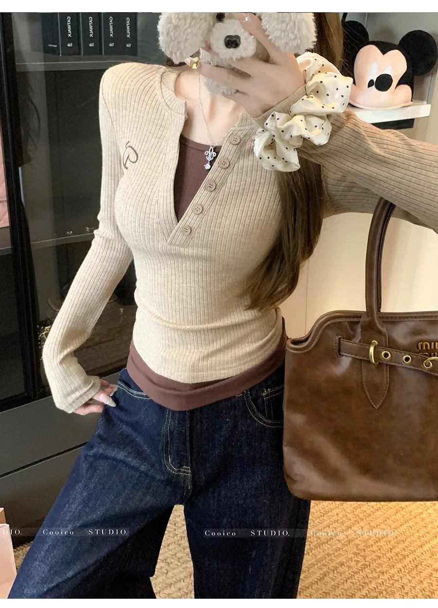 Поддельная футболка из двух частей с длинными рукавами в стиле ретро, базовая рубашка, женский облегающий крой и короткий топ для похудения для пикантных девушек
Поддельная футболка из двух частей с длинными рукавами в стиле ретро, базовая рубашка, женский облегающий крой и короткий топ для похудения для пикантных девушек