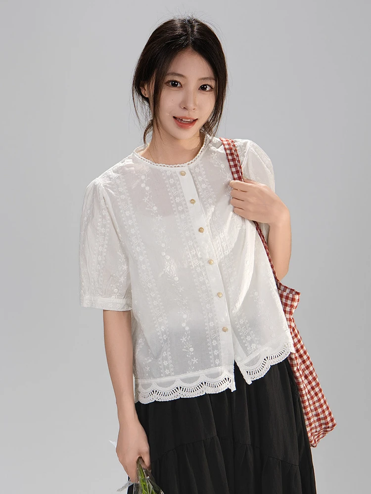 Artisanal White Cotton Short Sleeve Lace Embroidery Heavy Work Shirt for Women Sweet Floral Pattern Straight Cut Summer
Artisanal White Cotton Short Sleeve Lace Embroidery Heavy Work Shirt for Women Sweet Floral Pattern Straight Cut Summer